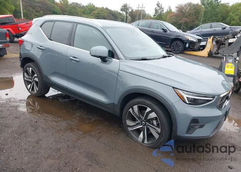 2023 Volvo Xc40 B5 Ultimate Bright Theme z USA, uszkodzony, nr VIN YV4L12UA0P2053589